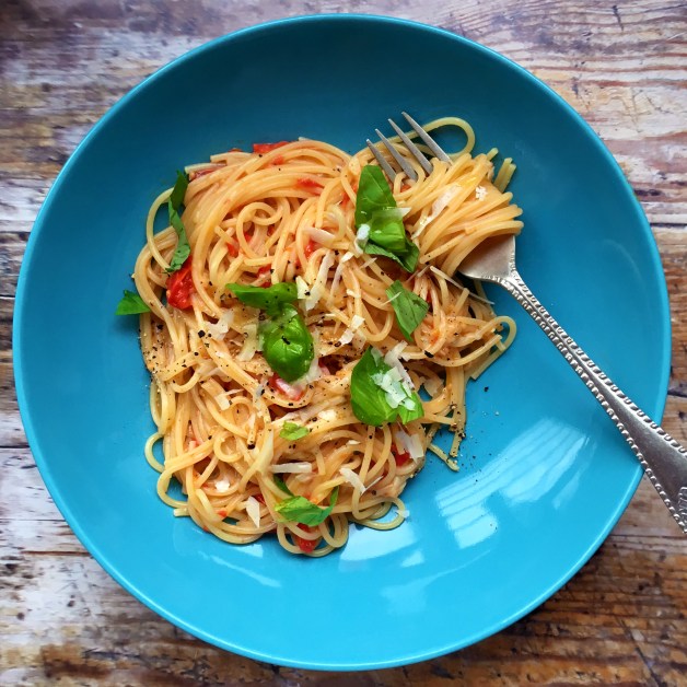 Cacio e pepe with cherry tomatoes